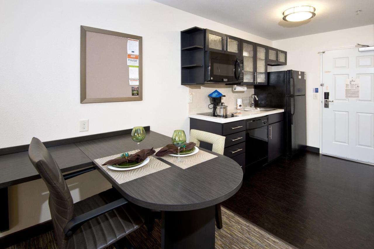 Candlewood Suites Greeley By Ihg Exterior photo